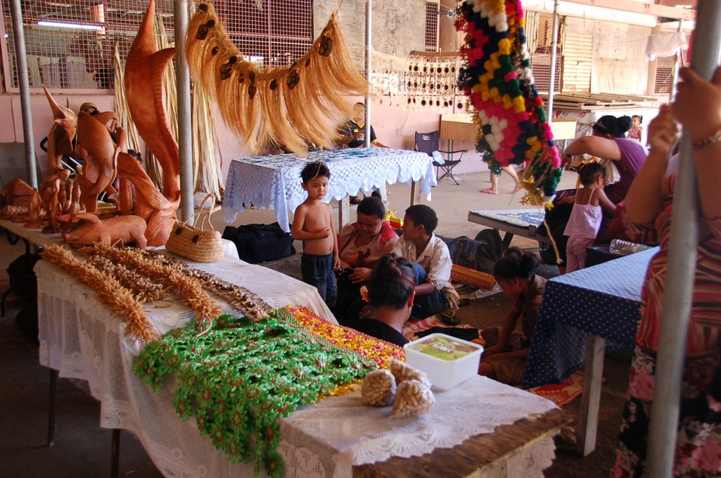 Family selling Kia-Kia's at Meketi Talamahu