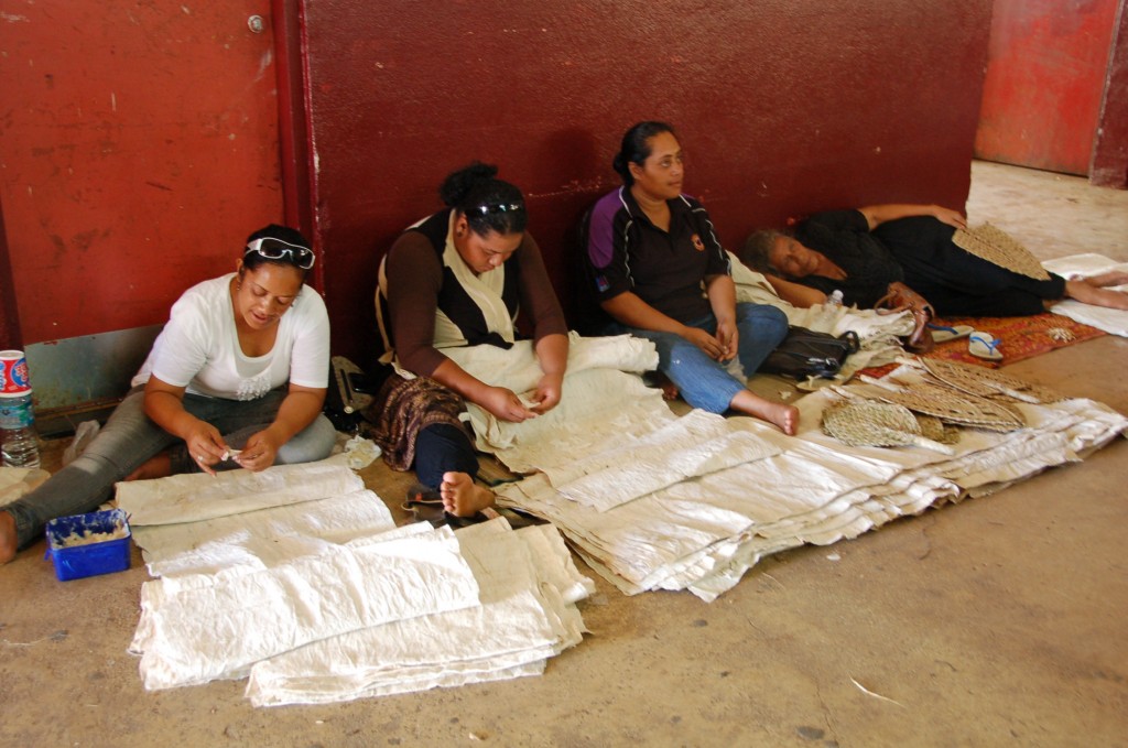 Women Preparing Tapa Cloth, lower level of Meketi Talamahu