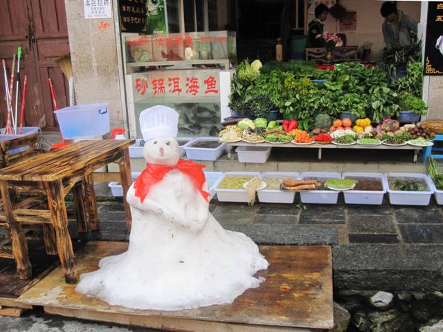 Welcome to Dali!  Snowman outside cafe in Old Town