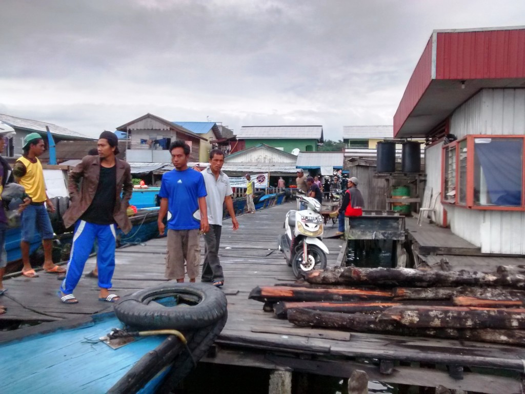 Leaving Kampung Baru Wharf, Balikpapan, Indonesia