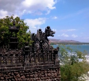 Bali Temples: Dragon Statue from Pura Pabean.Pemuteran Bali