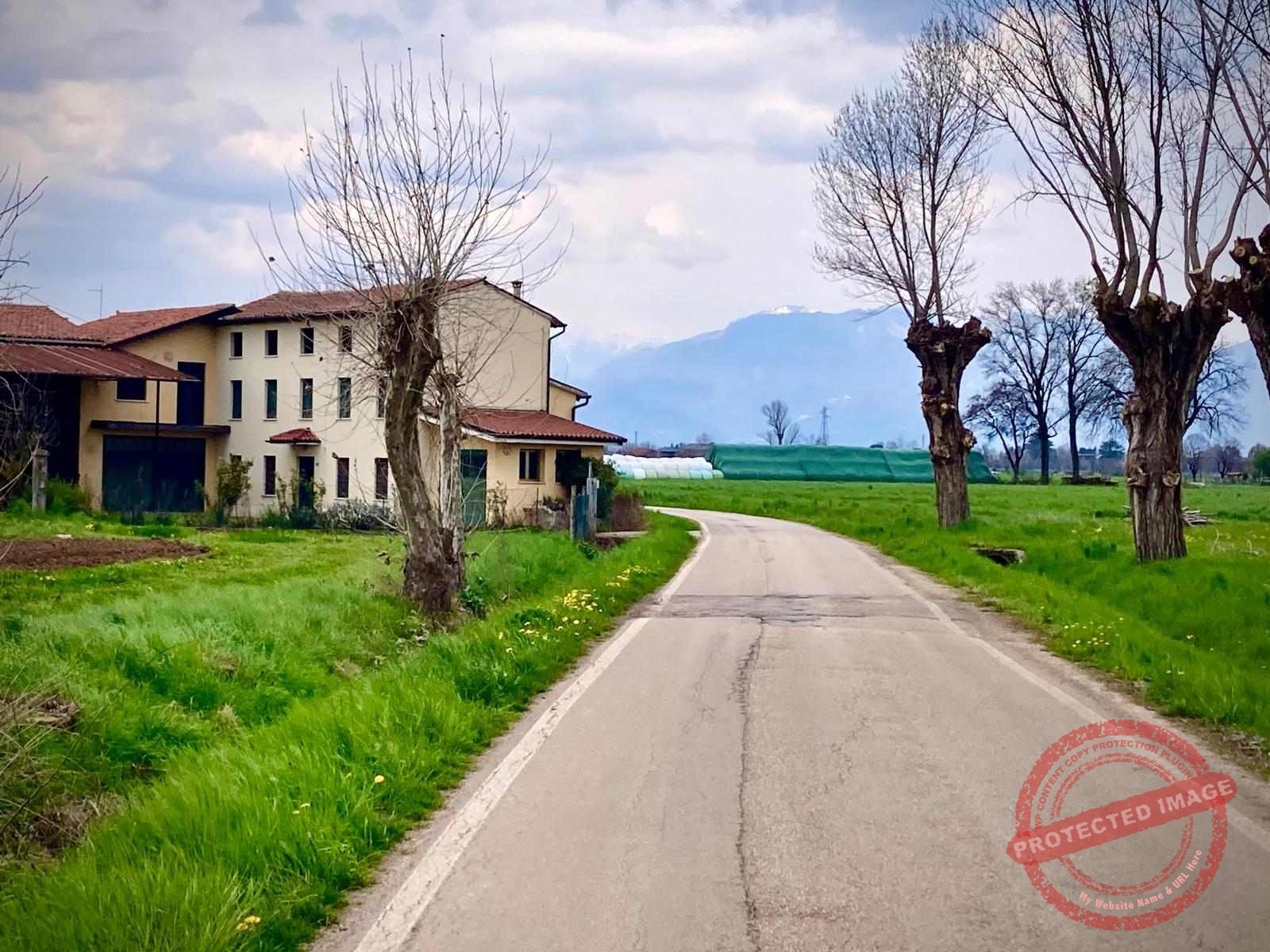 Scenery along bike route from Dueville to Thiene.