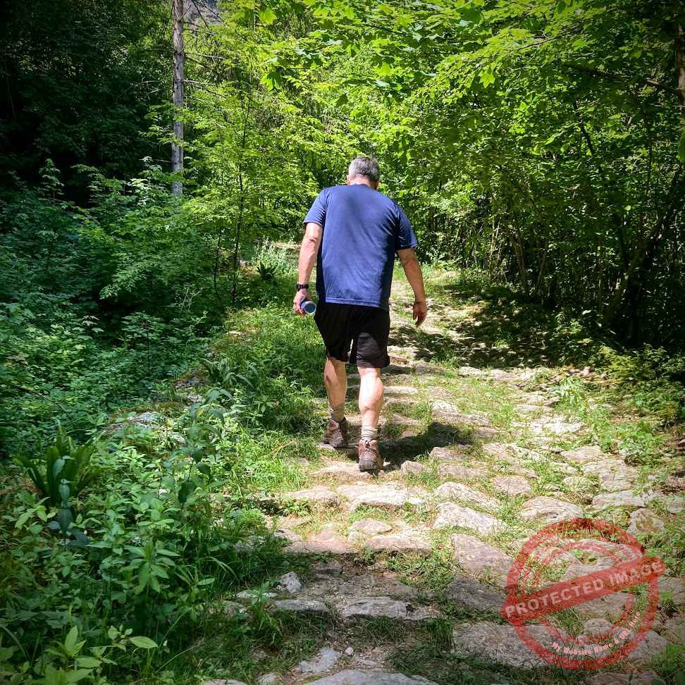 beginning steps of Cala del Sasso